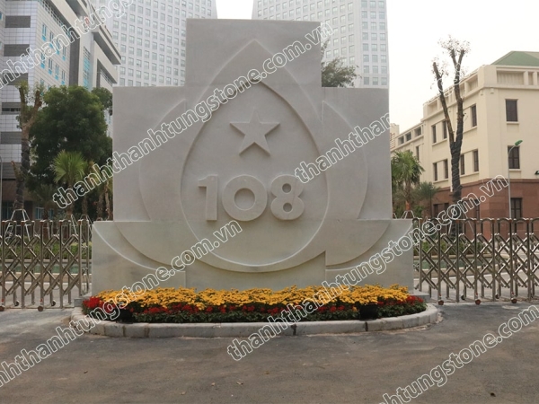Biển hiệu đá trắng – thanh lịch, bền đẹp, tạo dấu ấn cho công trình